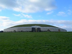 Polski: Newgrange English: Newgrange